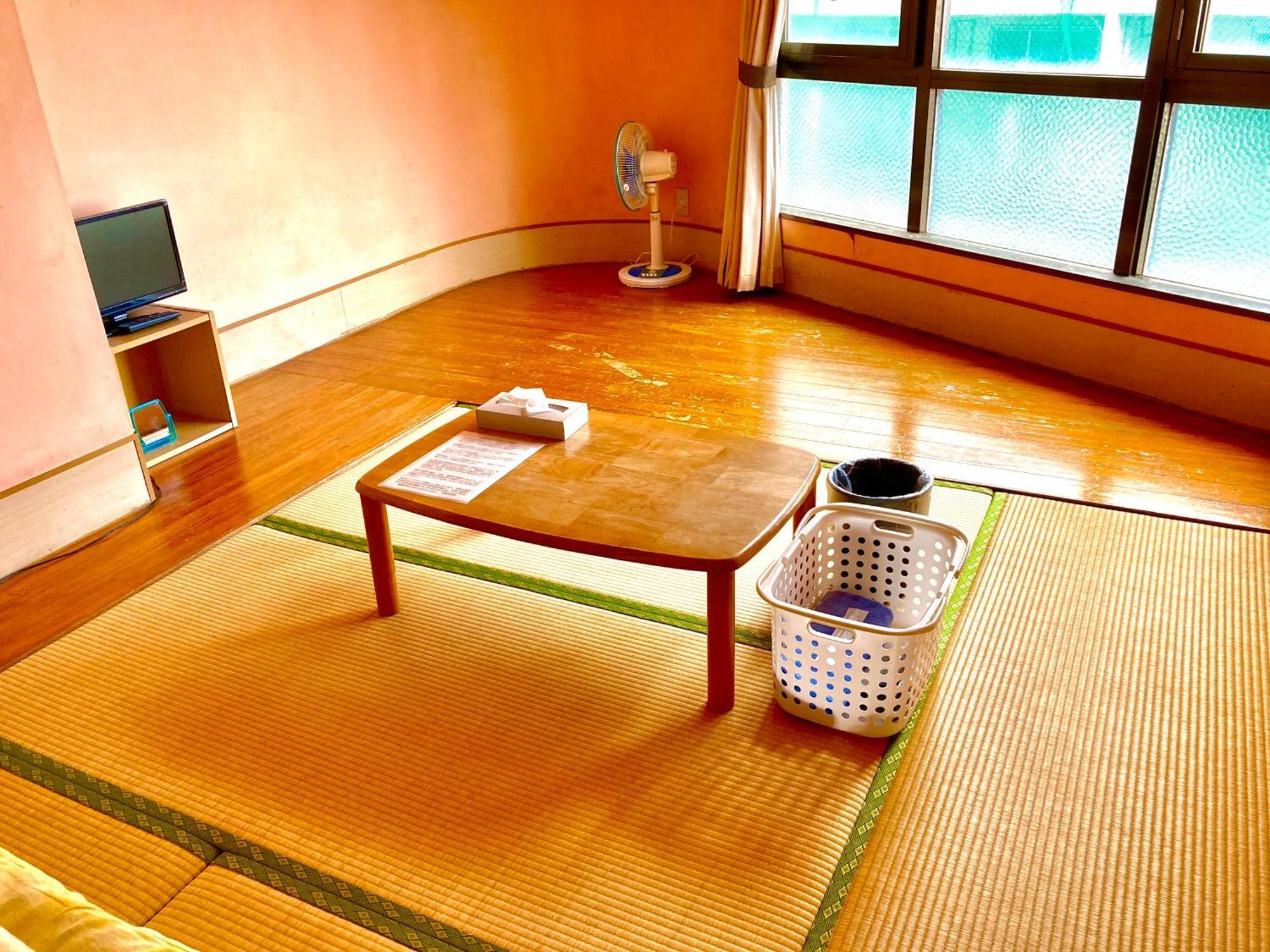 Hostel Hakuseiso Naha Exterior photo